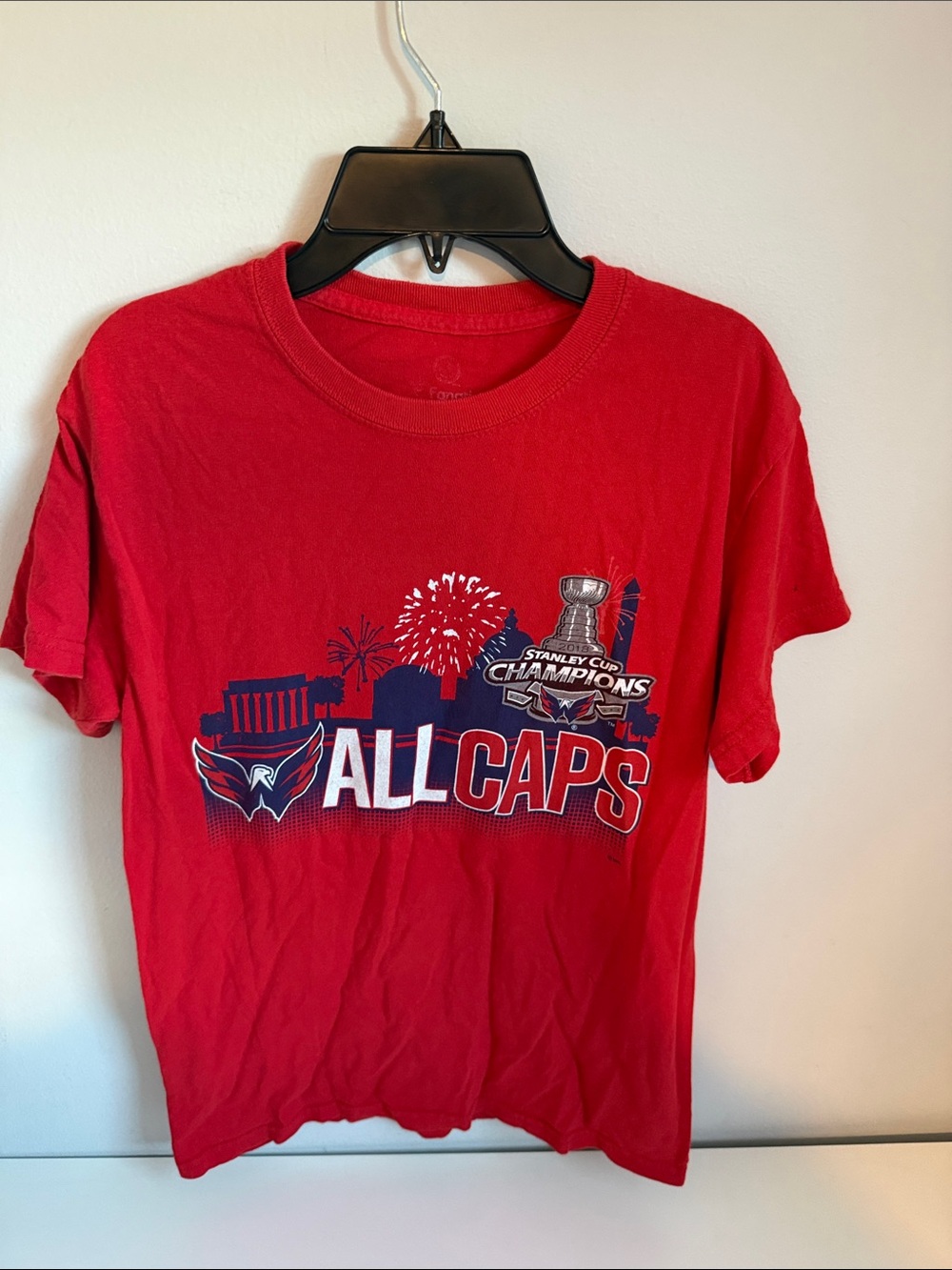 Washington Capitals Red 'All Caps' 2018 Stanley Cup Champs T‑Shirt - NHL